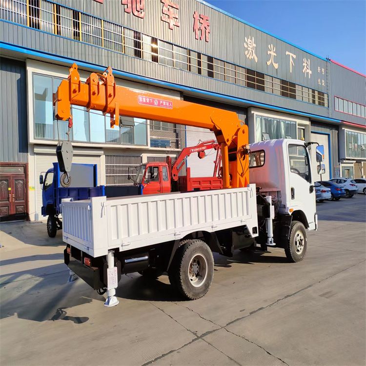 双滦区三轮随车吊定制 农用改装机自备吊中瑞长期出售